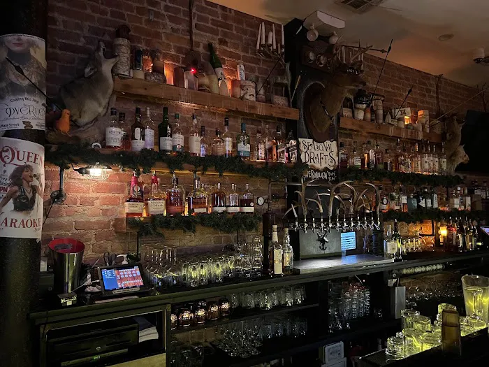 THE HUNTRESS whiskey, wings n’ other things Picture 5