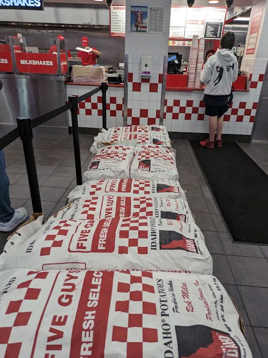 Five Guys Picture 10