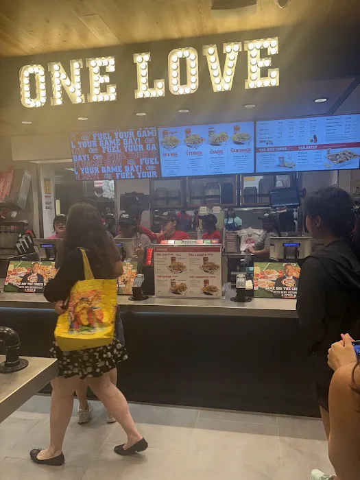 Raising Cane's Chicken Fingers Picture 4