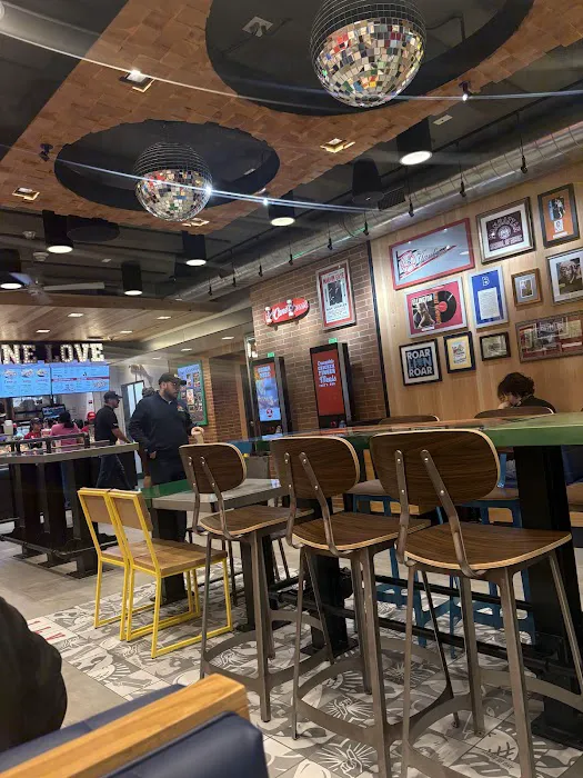 Raising Cane's Chicken Fingers Picture 7