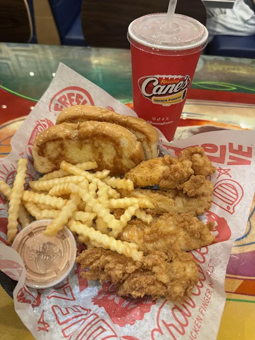 Raising Cane's Chicken Fingers Picture 5