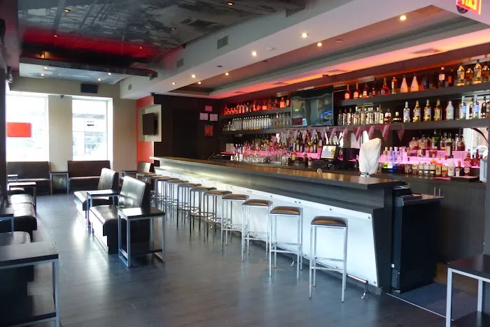 L Bar & Lounge Picture 7