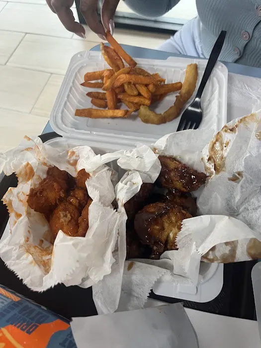 Atomic Wings Picture 5