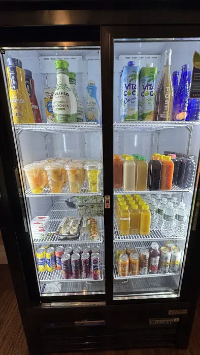 Luxury Greens Juice Bar Picture 5