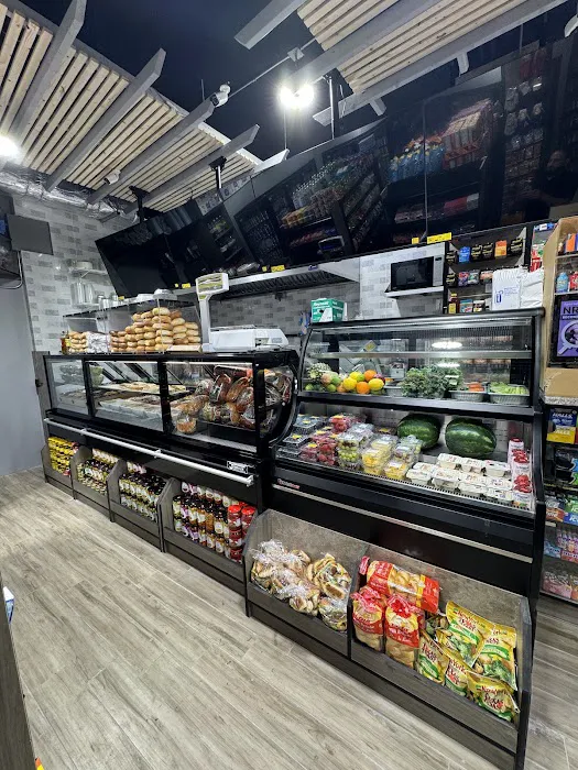 Golden Delicious Deli & Grocery Picture 3