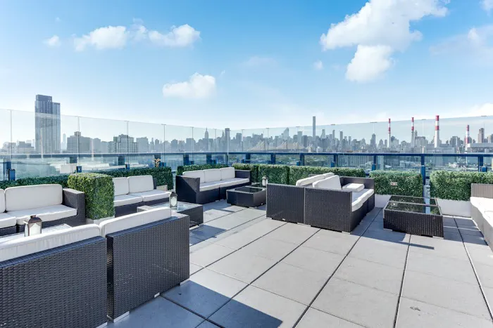Vista Sky Lounge Picture 4