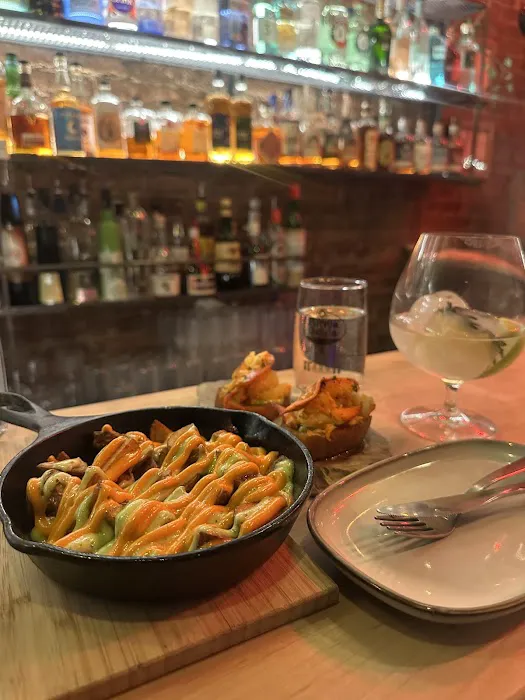 Gin Bar at Enoteca Harlem Picture 1