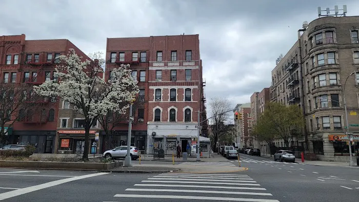 Twins Deli & Grocery Nyc Picture 1