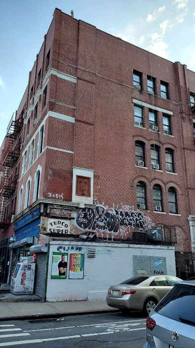 Twins Deli & Grocery Nyc Picture 2