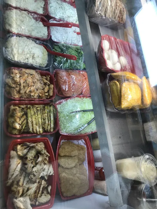 In & Out Deli Grocery Picture 7