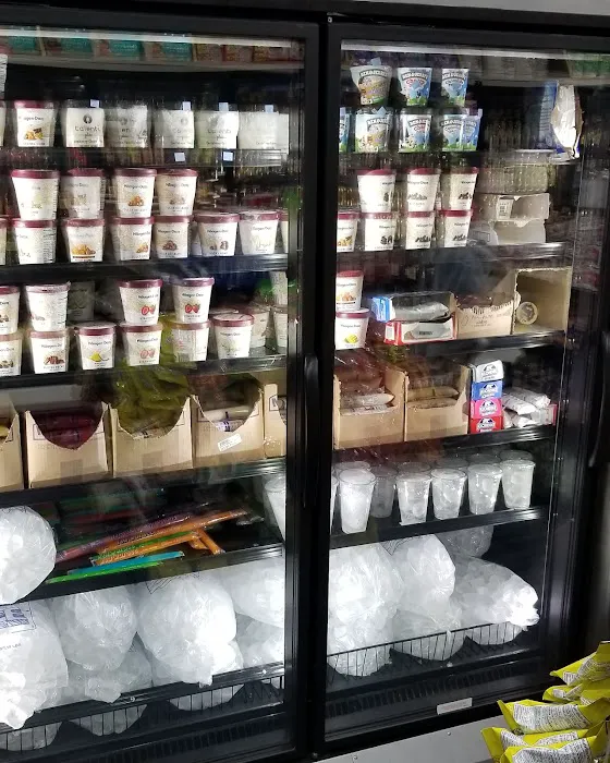 El Barrio Deli Superette Picture 3