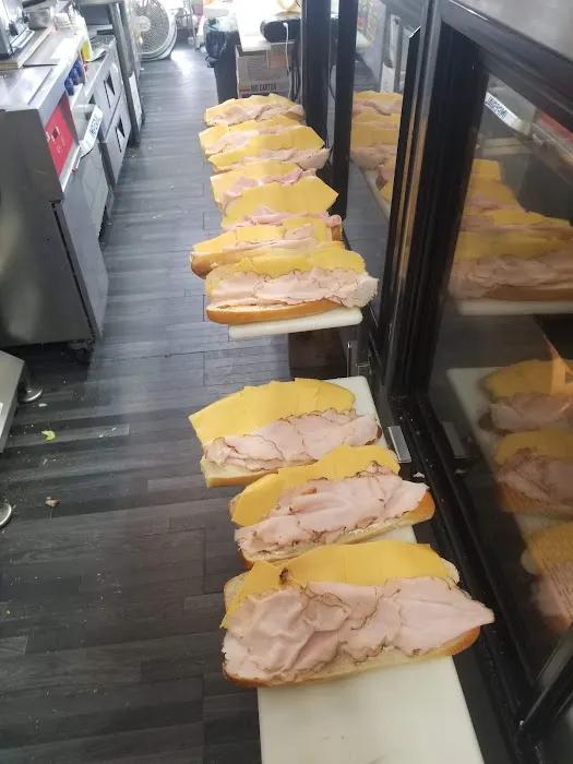 El Barrio Deli Superette Picture 2