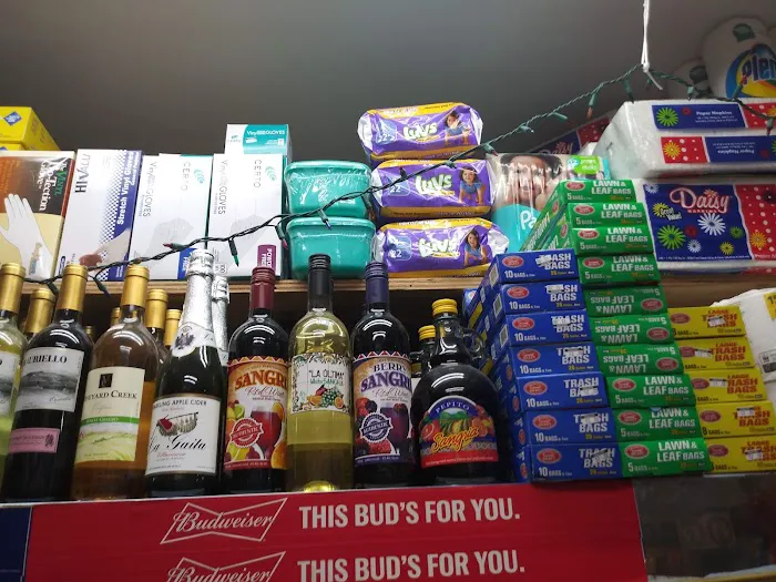Vaquero Deli Grocery Picture 5