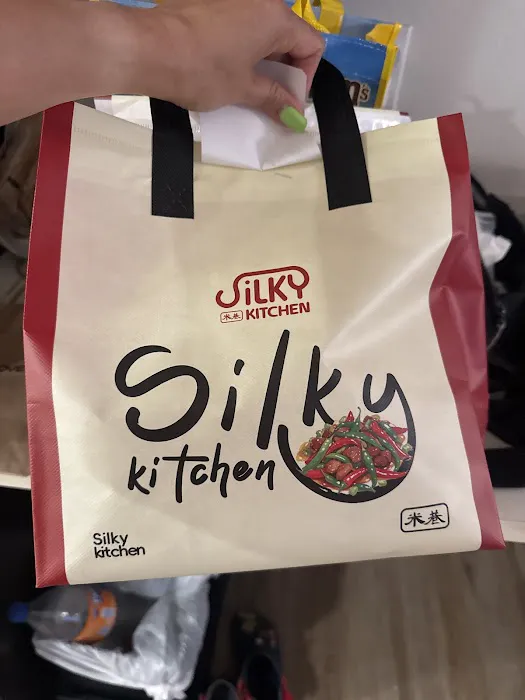 Silky Kitchen Picture 5