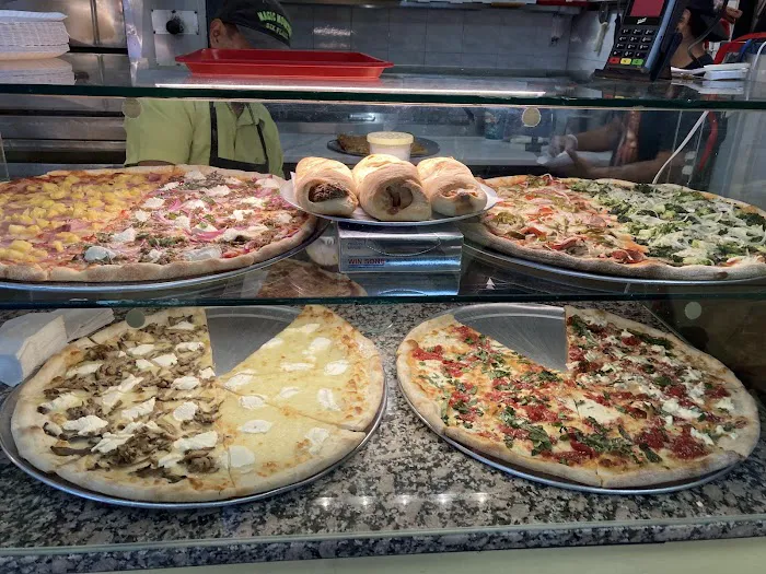 Reg'z New York Pizza Picture 5