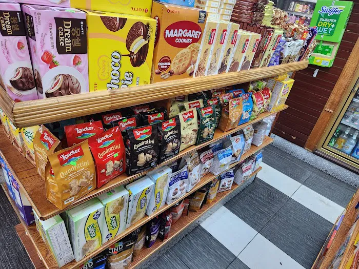 Bahamas Deli & Grill Mini Market Picture 4