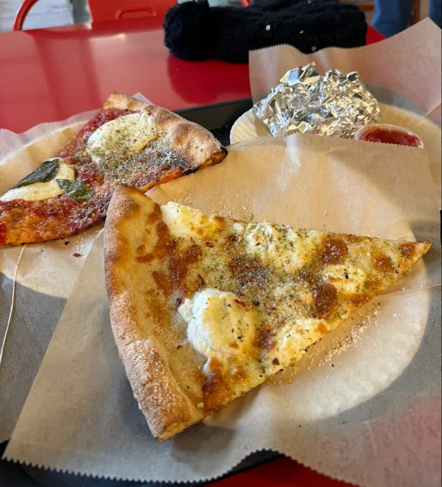 Dado's Pizza and Taproom Harlem Picture 9