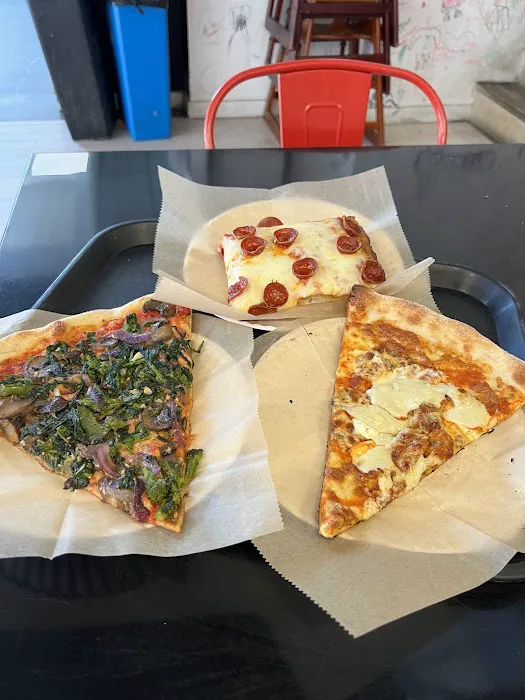 Dado's Pizza and Taproom Harlem Picture 4