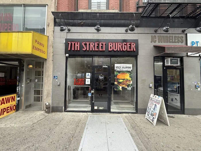 7th Street Burger Harlem Picture 4