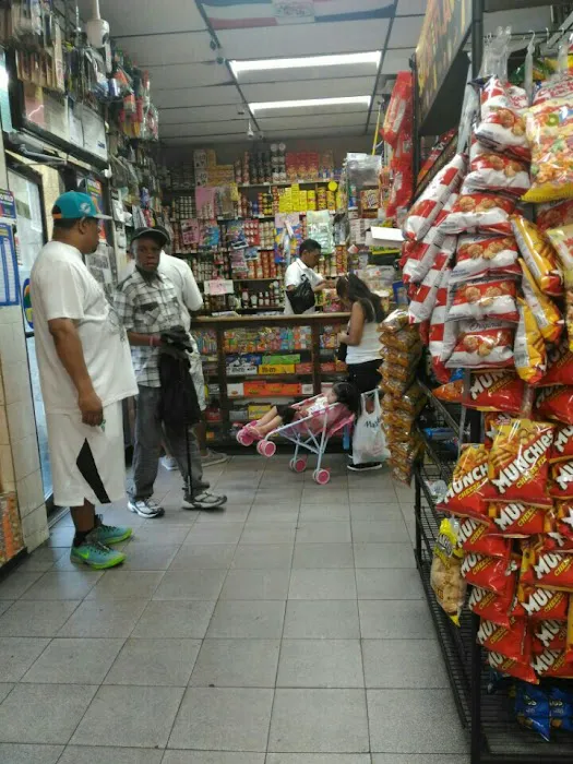 Futuro Deli Grocery Picture 7