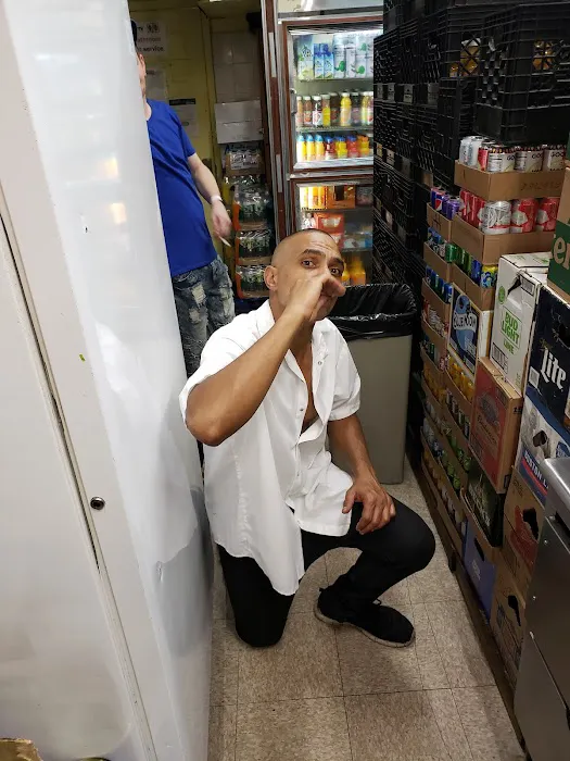 Futuro Deli Grocery Picture 2
