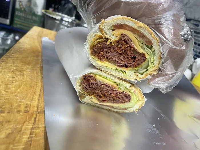 Mc Greenland Deli & Grill Picture 3