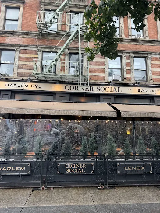 Corner Social Picture 9