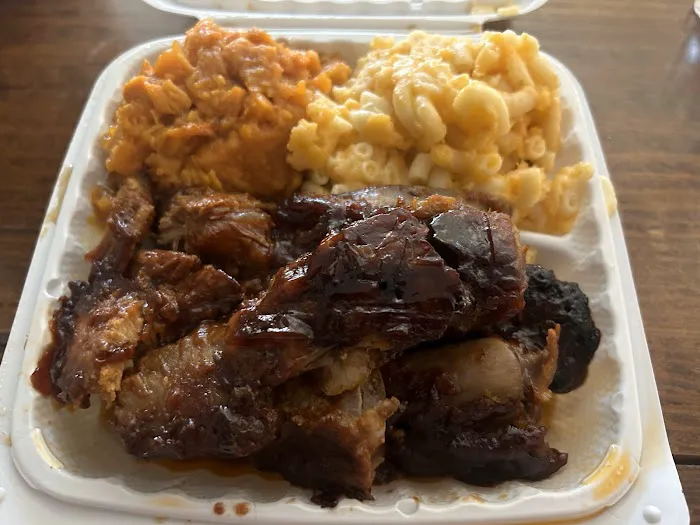 Arnie & Ebony Catering LLC Picture 9