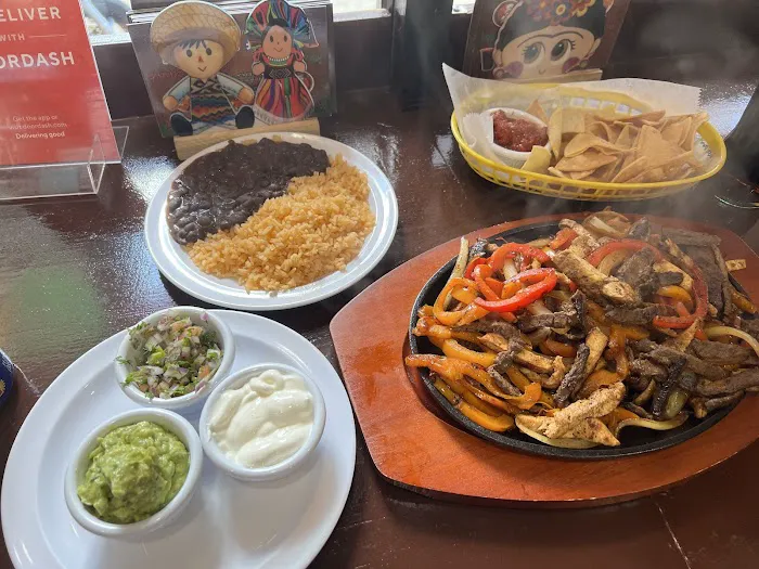 La Bella Mixteca Taqueria & Mexican Grill Picture 7