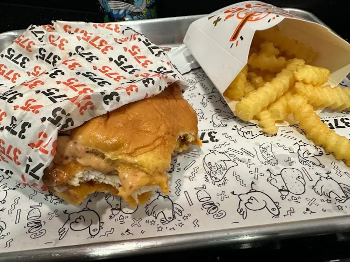 375º Chicken 'n Fries Picture 7