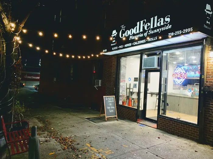 GoodFellas pizzeria of SunnySide Picture 5