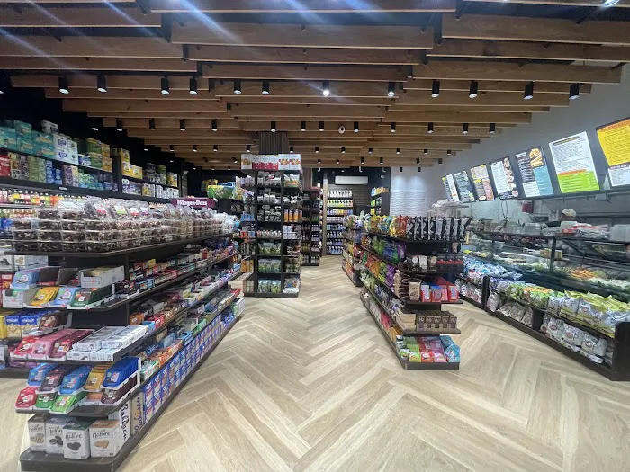 LaGuardia Gourmet Deli Picture 3
