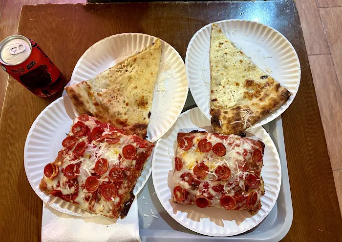 Philomena's Pizza Picture 2