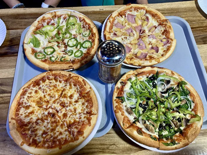 Singas Famous Pizza Picture 3
