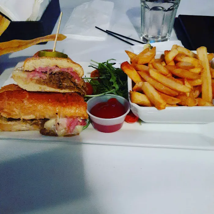 3308 Eats N Drinks Picture 6