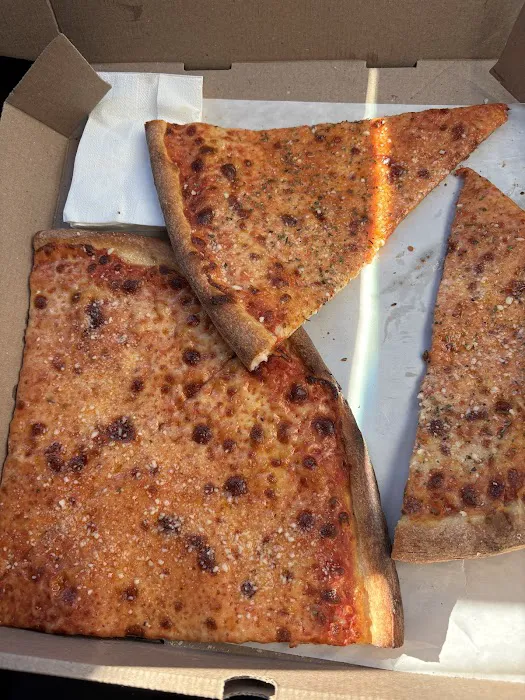 Dino's Pizzeria Picture 7