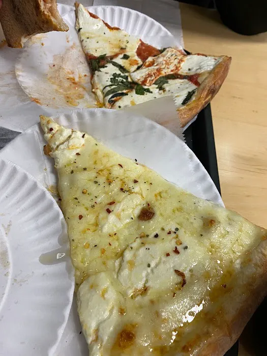 Dino's Pizzeria Picture 4