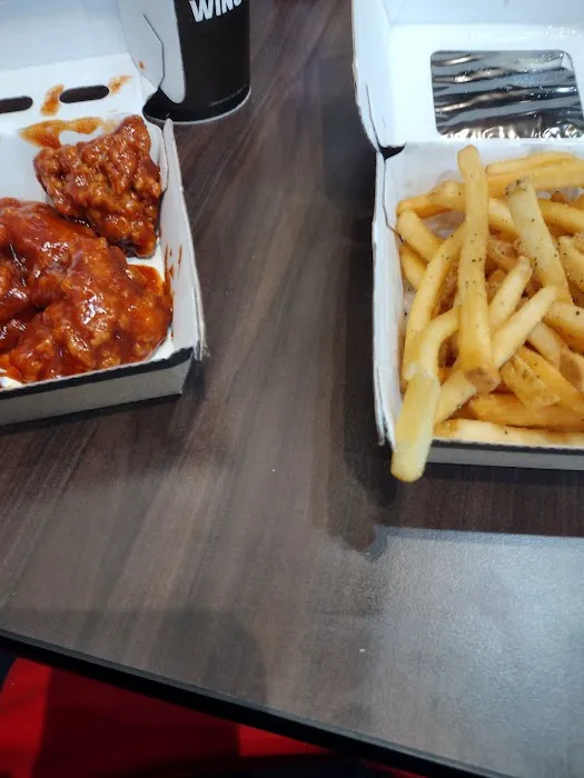 Buffalo Wild Wings 'GO' Picture 4