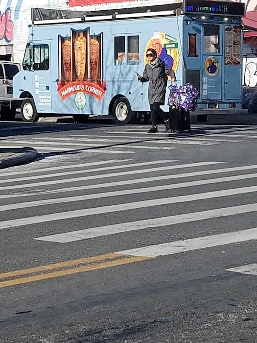 Mahmoud's Corner Halal Food Cart Picture 3