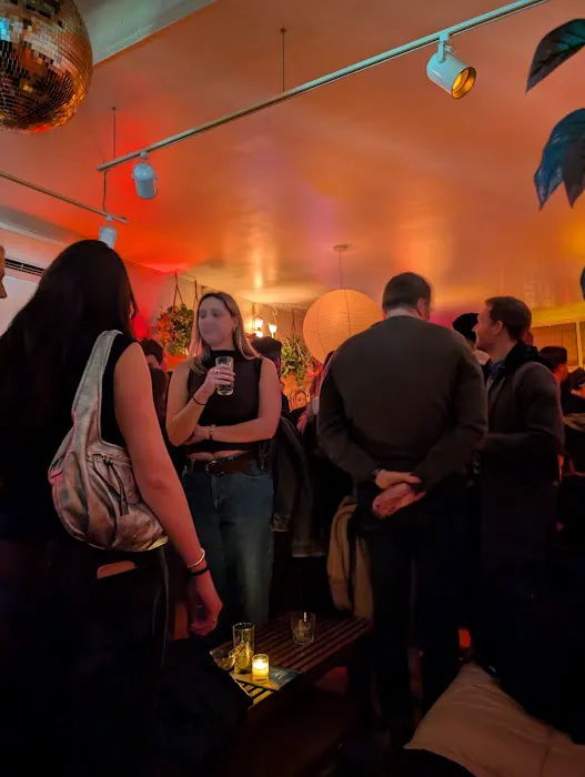 Twins Lounge Picture 4