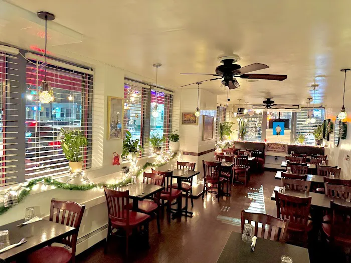 The Corner Lounge Restaurant Picture 6