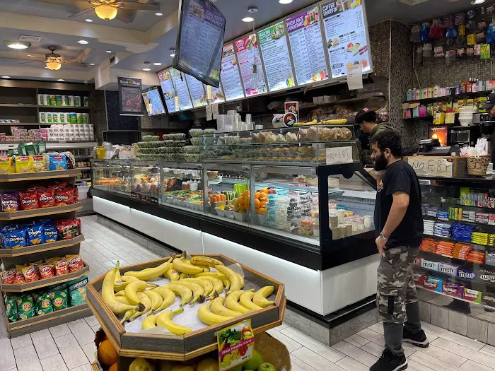 Exquisite Deli & Grill Picture 3