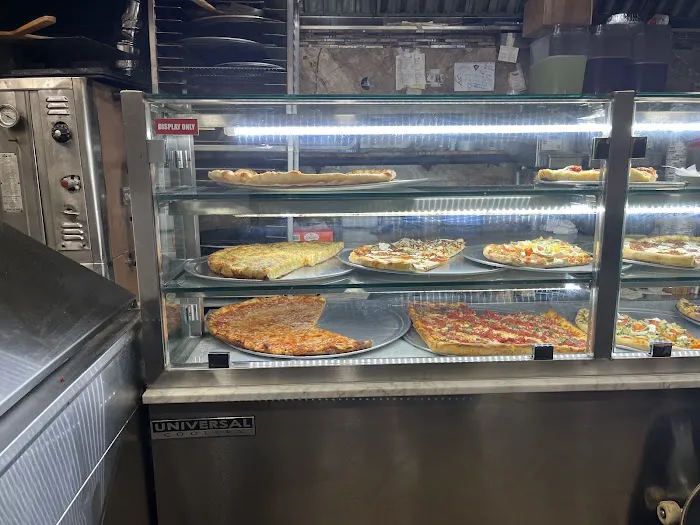 Greenpoint Original Pizza Picture 8