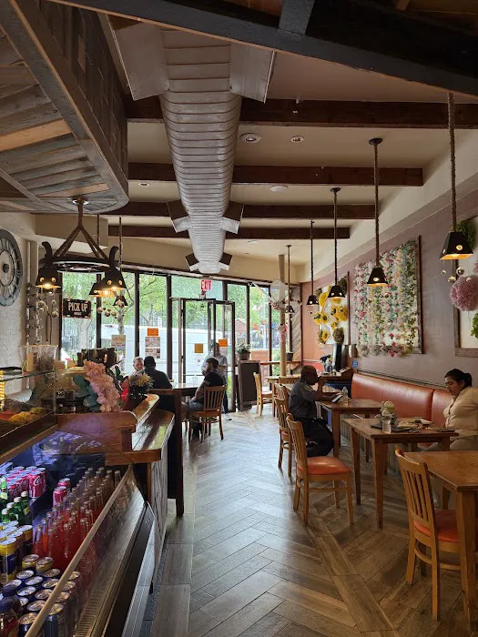 Full Moon Cafe Picture 4