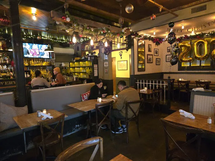 The Lowery Bar & Kitchen Picture 3