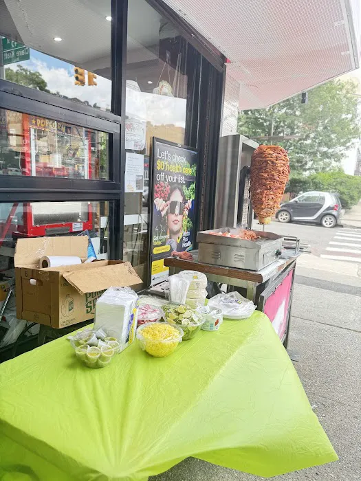 Bombom Deli Grocery Picture 4