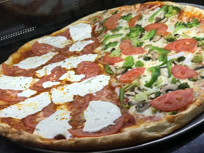 Gino’s Pizzeria and Restaurant Picture 3
