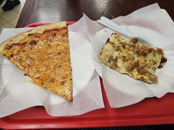 Gino’s Pizzeria and Restaurant Picture 8
