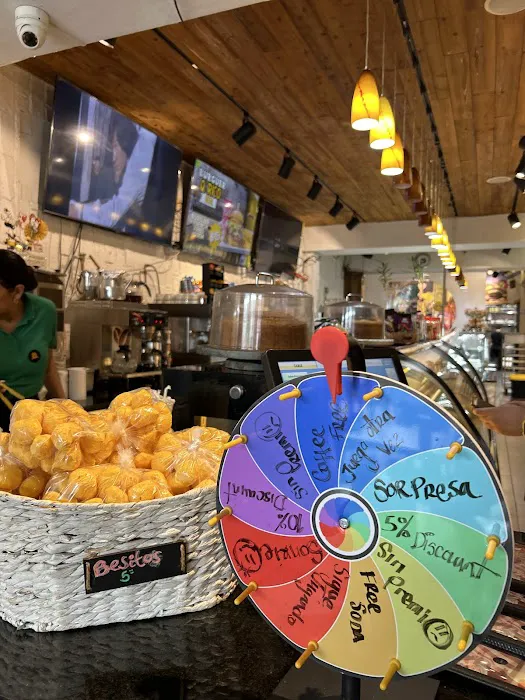 QUE RICO COLOMBIAN RESTAURANT & BAKERY Picture 5