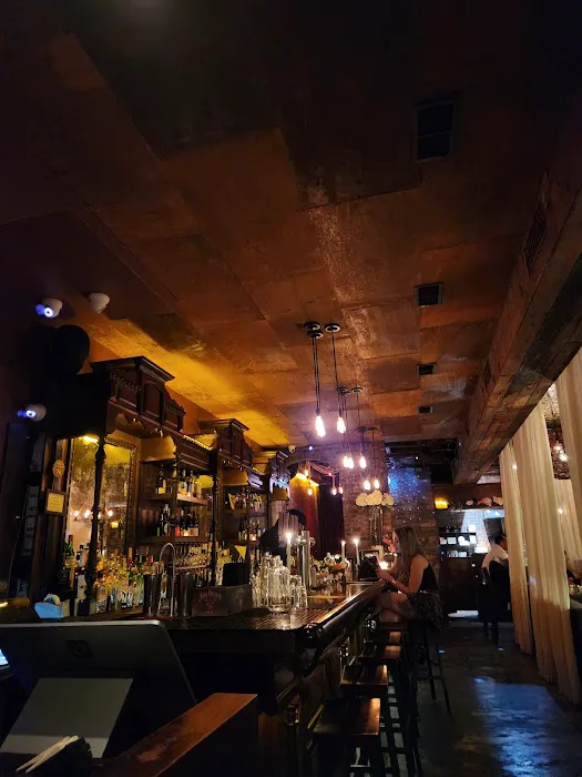 DiWine Natural Wine Bar & Restaurant Picture 2